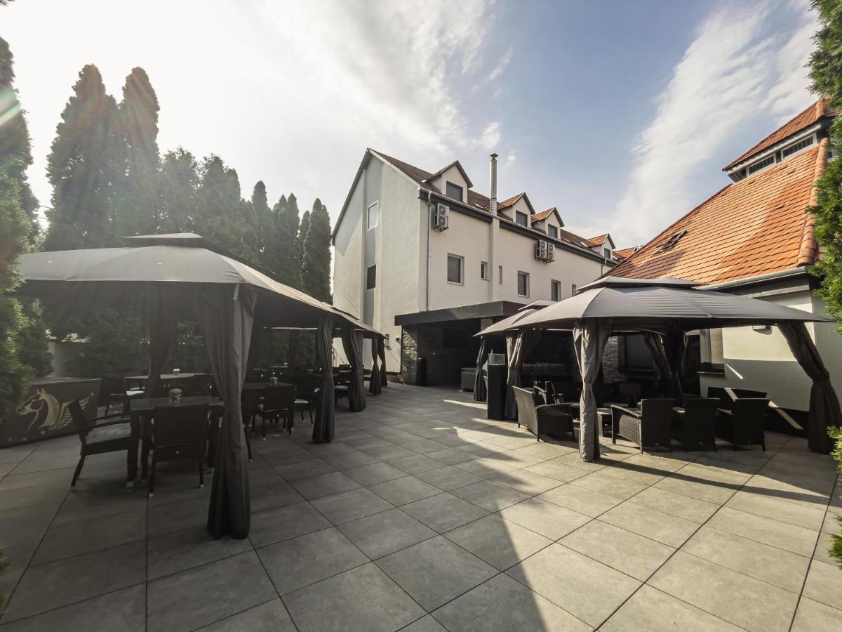 Club Hotel Pegasus Tiszaug Exterior photo